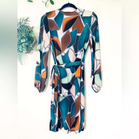 Diane Von Furstenberg silk wrap dress - Picture 3 of 9